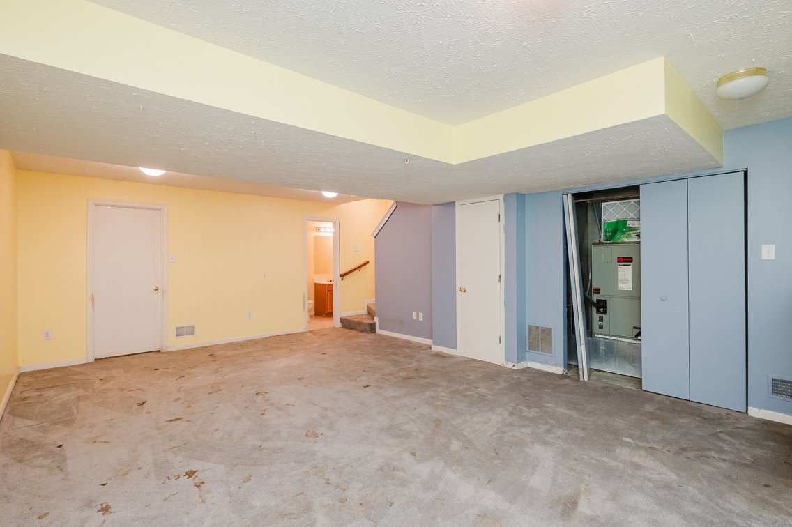 Image for ATTN: FIRST TIMERS, INVESTORS, & RENOVATORS! 2 BR, 4 BATH BRICK & VINYL CENTER UNIT TOWNHOME/ PRIVATE EOC LOCATION & PRIVATE BACK YARD