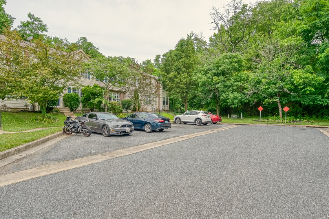 Image for ATTN: FIRST TIMERS, INVESTORS, & RENOVATORS! 2 BR, 4 BATH BRICK & VINYL CENTER UNIT TOWNHOME/ PRIVATE EOC LOCATION & PRIVATE BACK YARD