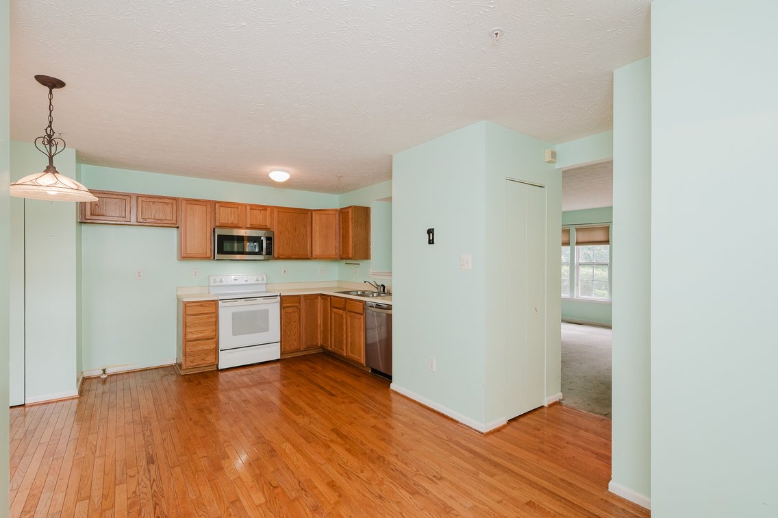 Image for ATTN: FIRST TIMERS, INVESTORS, & RENOVATORS! 2 BR, 4 BATH BRICK & VINYL CENTER UNIT TOWNHOME/ PRIVATE EOC LOCATION & PRIVATE BACK YARD
