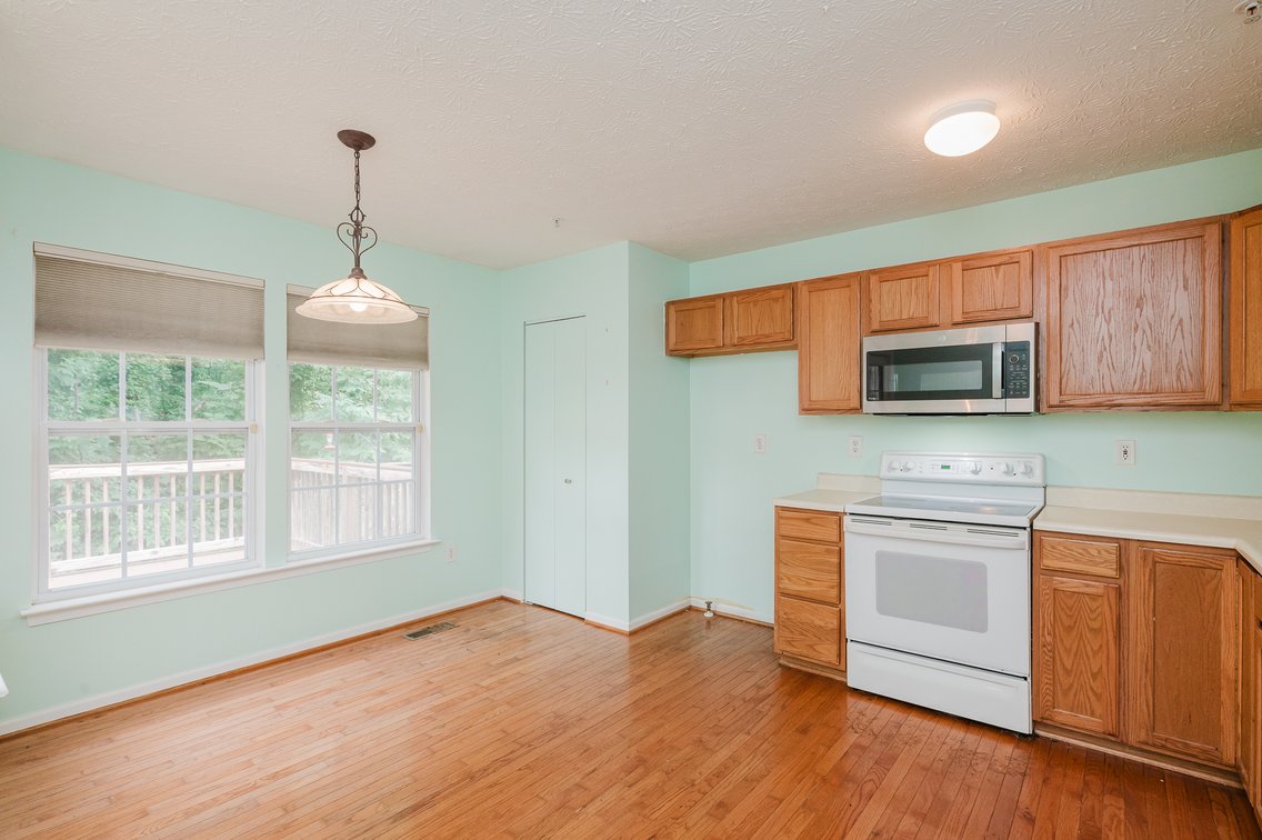 Image for ATTN: FIRST TIMERS, INVESTORS, & RENOVATORS! 2 BR, 4 BATH BRICK & VINYL CENTER UNIT TOWNHOME/ PRIVATE EOC LOCATION & PRIVATE BACK YARD