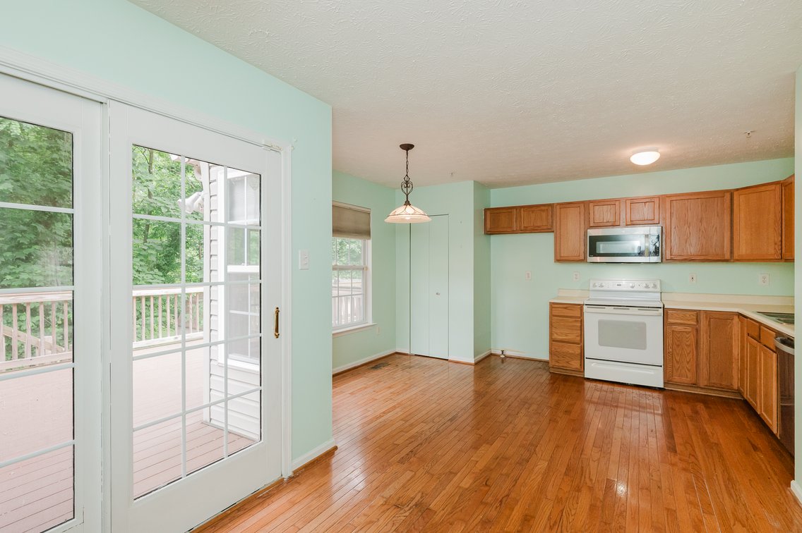 Image for ATTN: FIRST TIMERS, INVESTORS, & RENOVATORS! 2 BR, 4 BATH BRICK & VINYL CENTER UNIT TOWNHOME/ PRIVATE EOC LOCATION & PRIVATE BACK YARD
