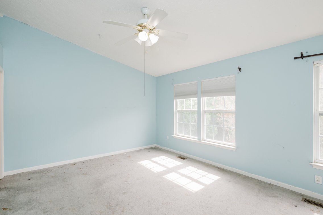Image for ATTN: FIRST TIMERS, INVESTORS, & RENOVATORS! 2 BR, 4 BATH BRICK & VINYL CENTER UNIT TOWNHOME/ PRIVATE EOC LOCATION & PRIVATE BACK YARD