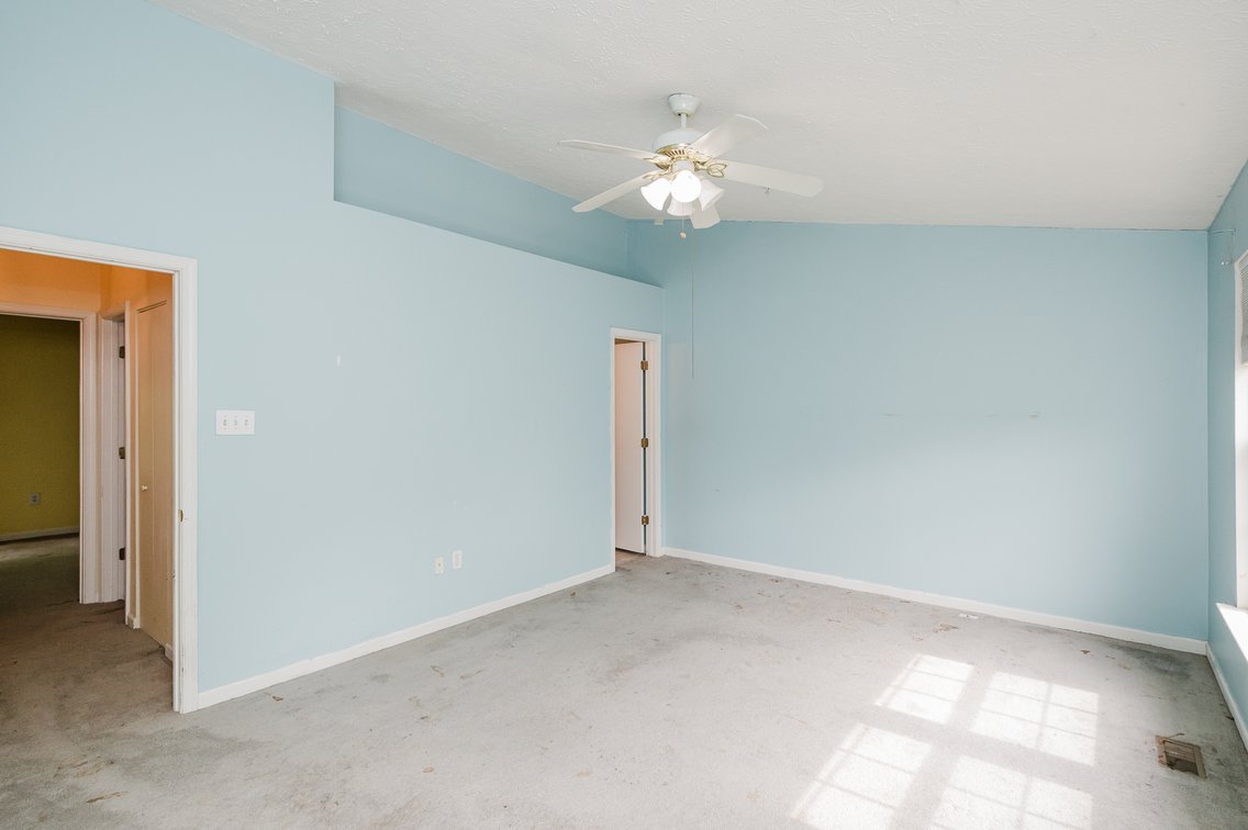 Image for ATTN: FIRST TIMERS, INVESTORS, & RENOVATORS! 2 BR, 4 BATH BRICK & VINYL CENTER UNIT TOWNHOME/ PRIVATE EOC LOCATION & PRIVATE BACK YARD