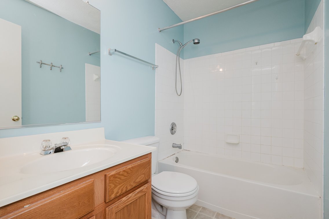 Image for ATTN: FIRST TIMERS, INVESTORS, & RENOVATORS! 2 BR, 4 BATH BRICK & VINYL CENTER UNIT TOWNHOME/ PRIVATE EOC LOCATION & PRIVATE BACK YARD