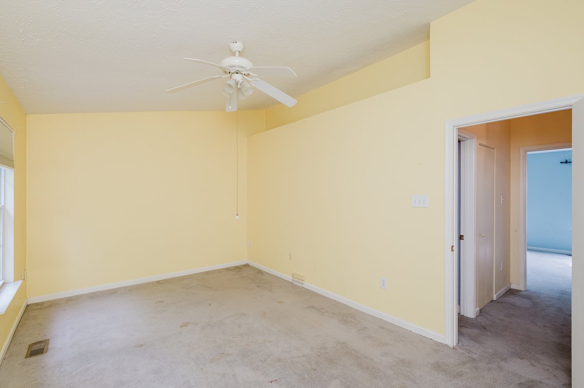 Image for ATTN: FIRST TIMERS, INVESTORS, & RENOVATORS! 2 BR, 4 BATH BRICK & VINYL CENTER UNIT TOWNHOME/ PRIVATE EOC LOCATION & PRIVATE BACK YARD