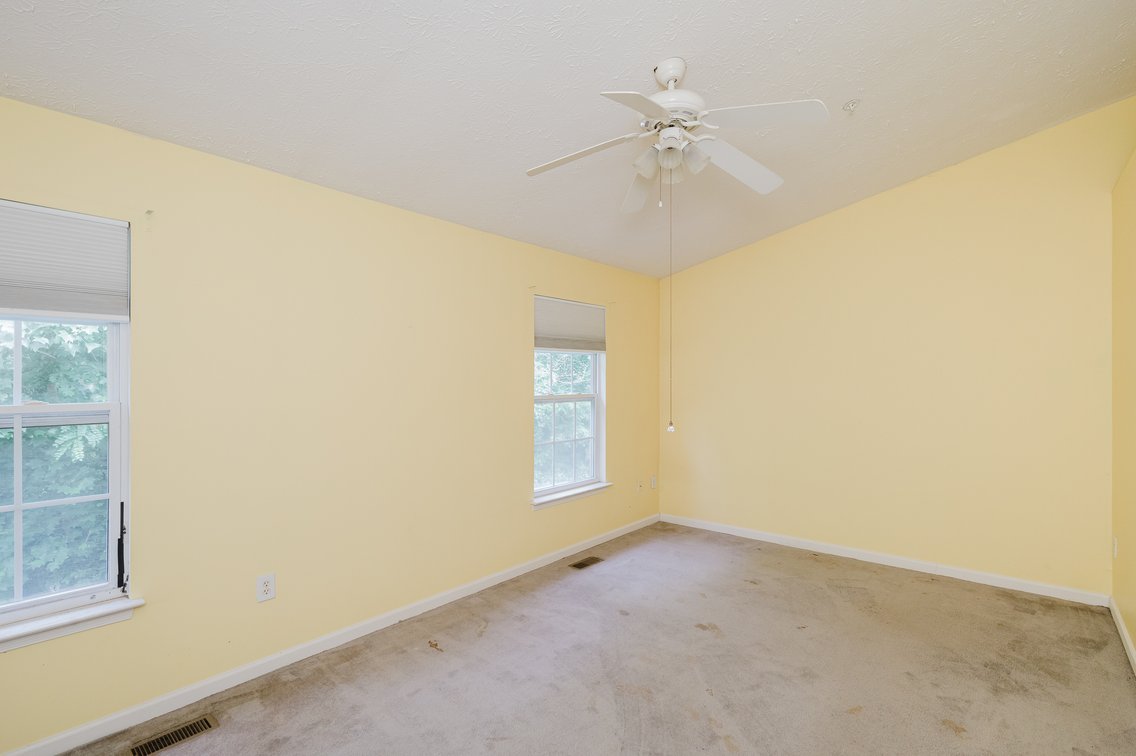 Image for ATTN: FIRST TIMERS, INVESTORS, & RENOVATORS! 2 BR, 4 BATH BRICK & VINYL CENTER UNIT TOWNHOME/ PRIVATE EOC LOCATION & PRIVATE BACK YARD