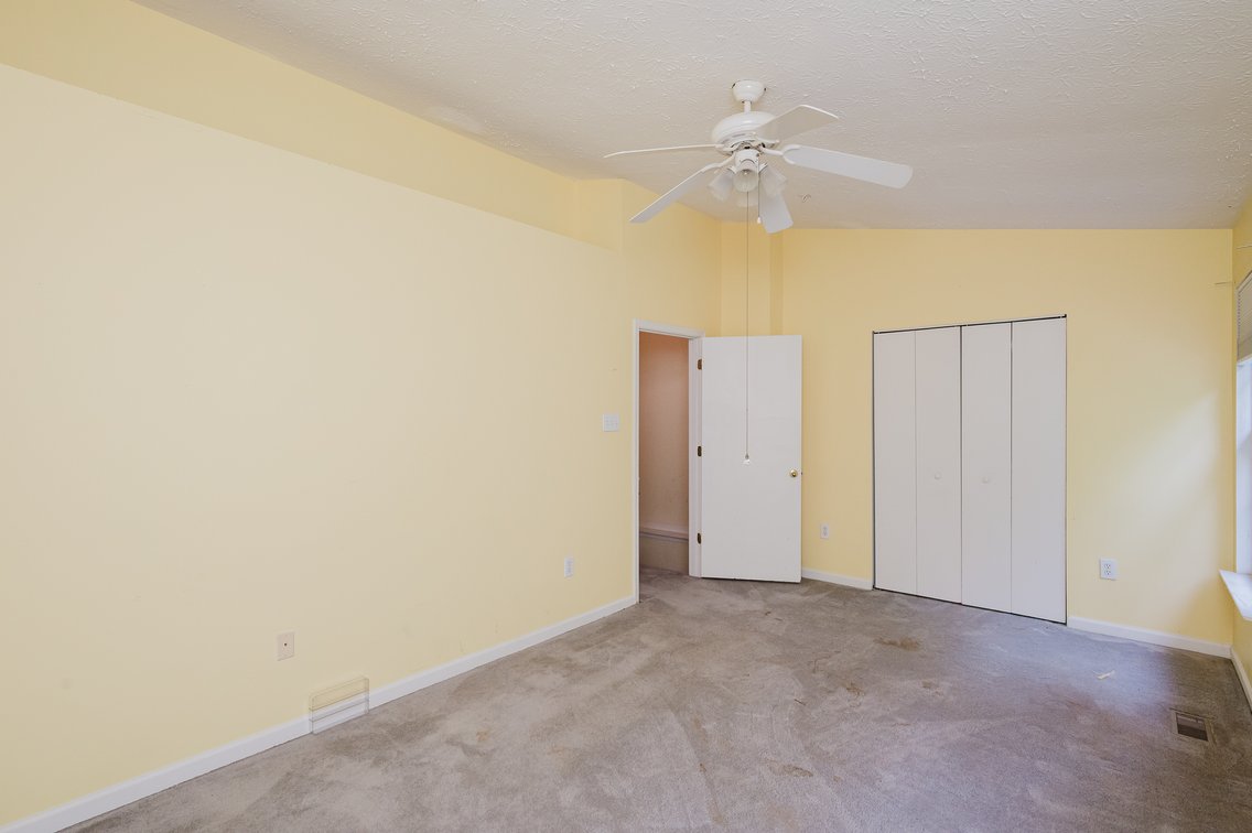 Image for ATTN: FIRST TIMERS, INVESTORS, & RENOVATORS! 2 BR, 4 BATH BRICK & VINYL CENTER UNIT TOWNHOME/ PRIVATE EOC LOCATION & PRIVATE BACK YARD