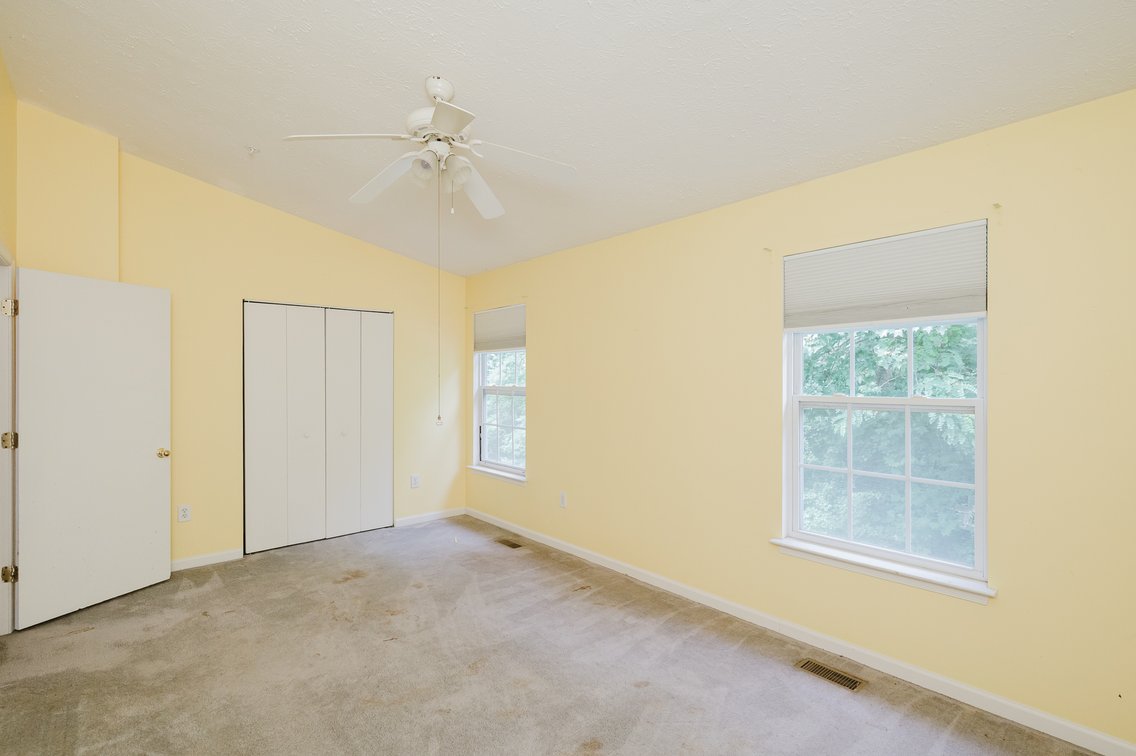 Image for ATTN: FIRST TIMERS, INVESTORS, & RENOVATORS! 2 BR, 4 BATH BRICK & VINYL CENTER UNIT TOWNHOME/ PRIVATE EOC LOCATION & PRIVATE BACK YARD
