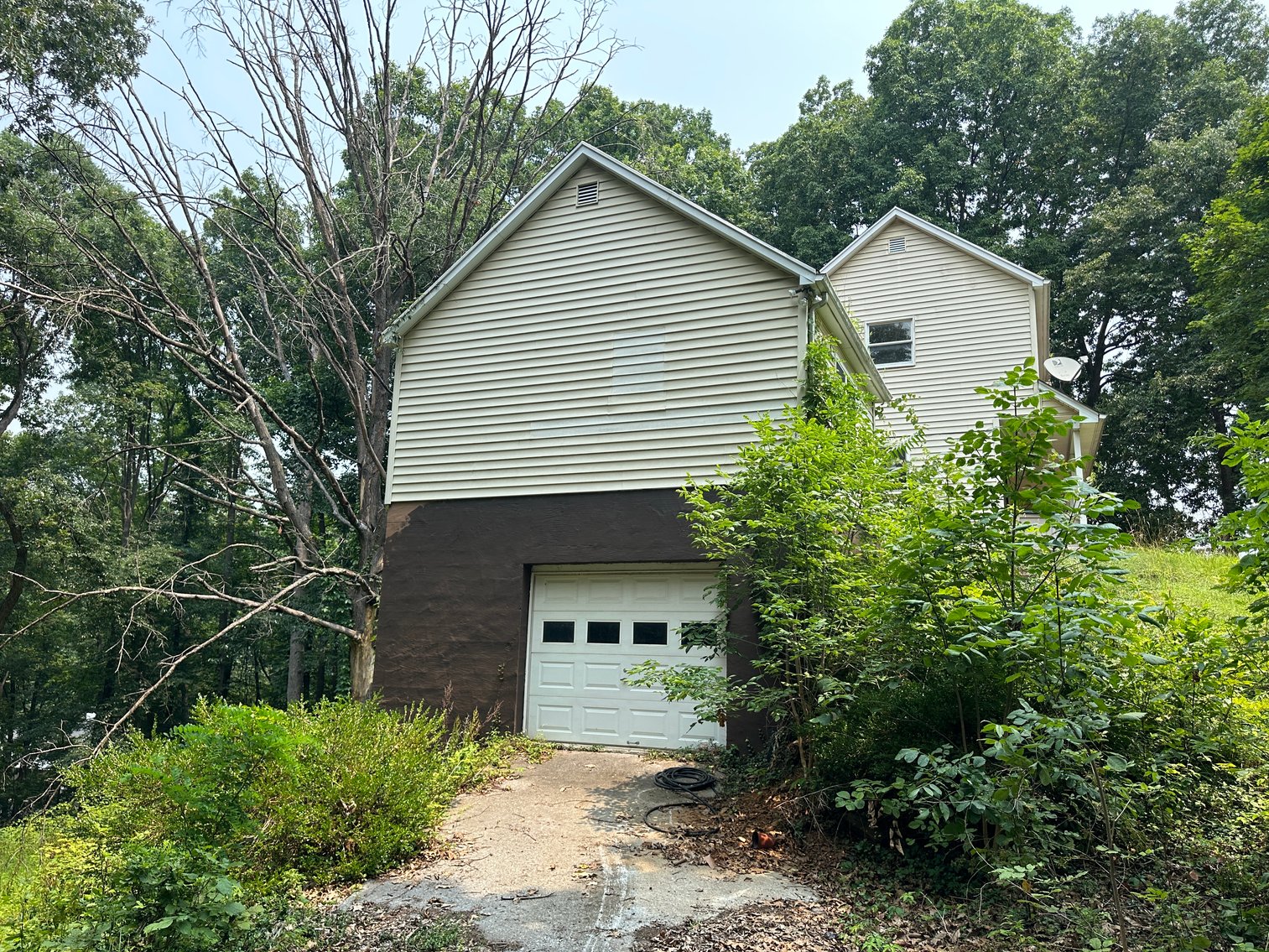 Image for Selling for the Estate of  Geoffrey Peterson . 3 Bed / 2 Bath 2247 Sq. with a large unfinished basement .