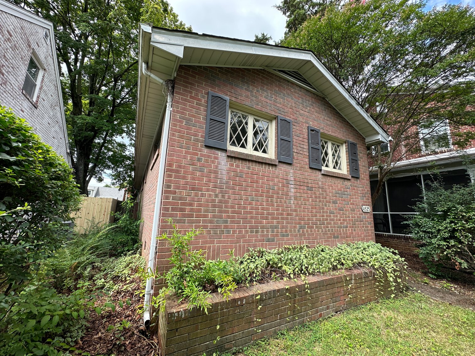 Image for 1 Bed/ 1 Bath Brick Rancher located in Willow Lawn; 4525 Fitzhugh Ave
