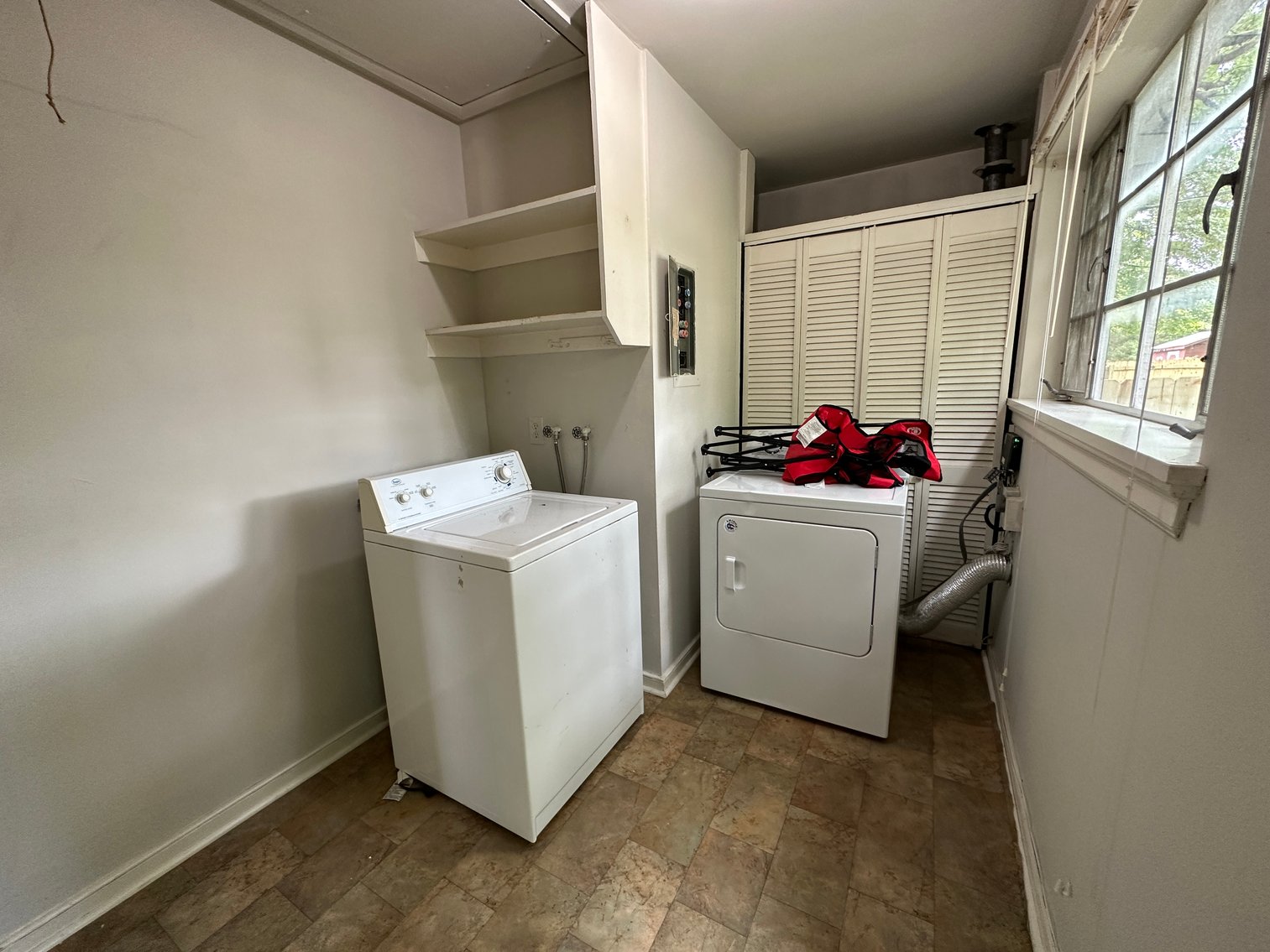 Image for 1 Bed/ 1 Bath Brick Rancher located in Willow Lawn; 4525 Fitzhugh Ave