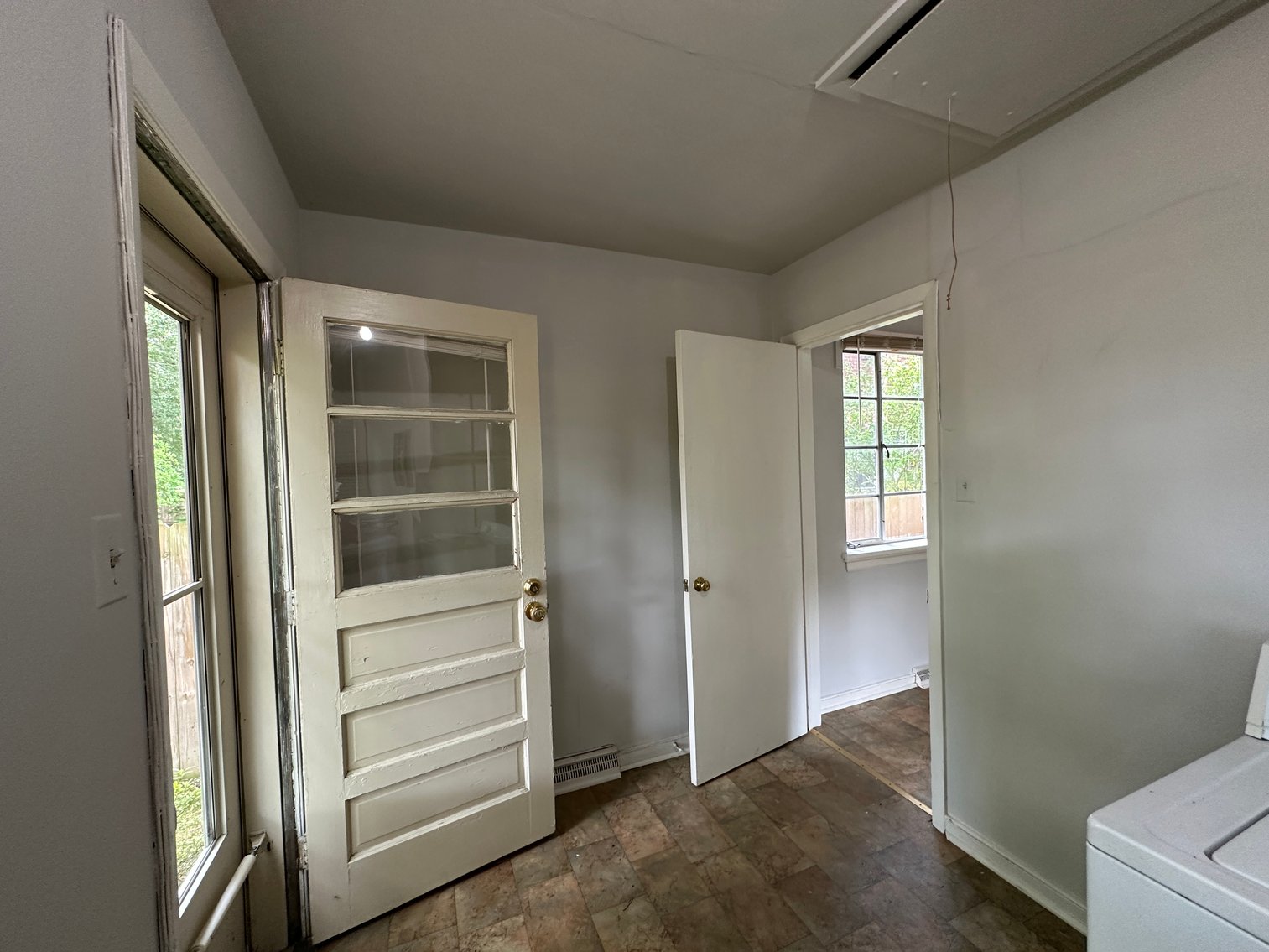 Image for 1 Bed/ 1 Bath Brick Rancher located in Willow Lawn; 4525 Fitzhugh Ave