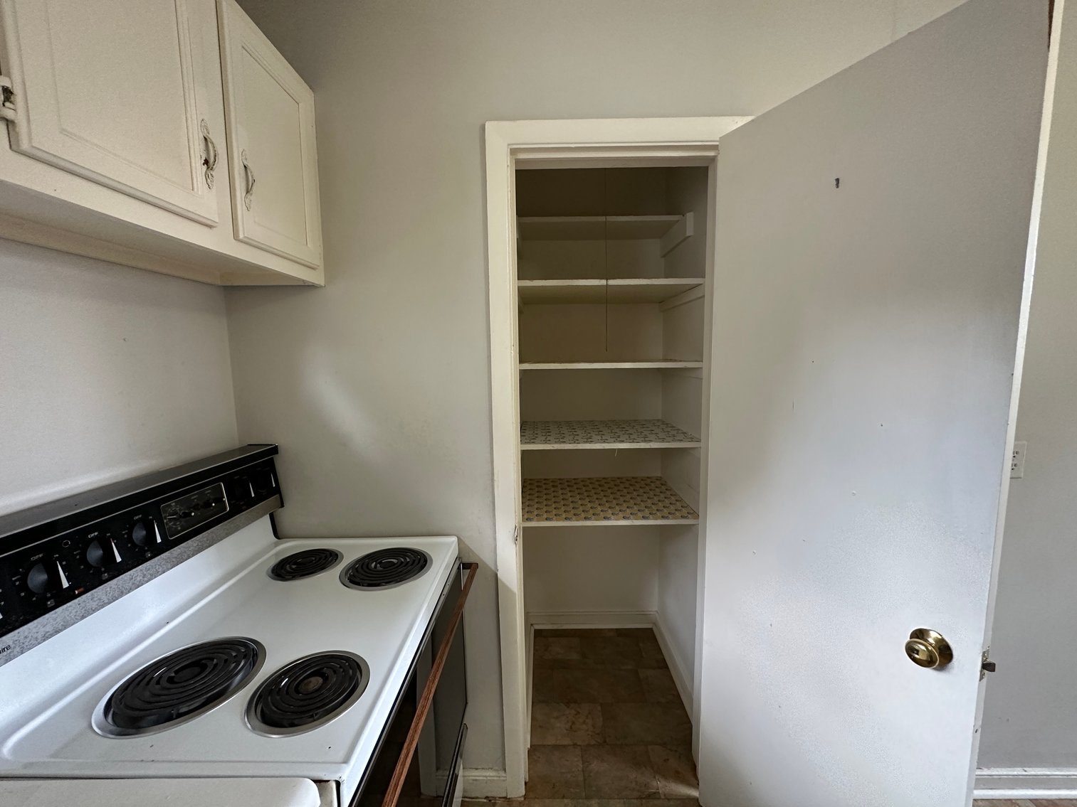 Image for 1 Bed/ 1 Bath Brick Rancher located in Willow Lawn; 4525 Fitzhugh Ave