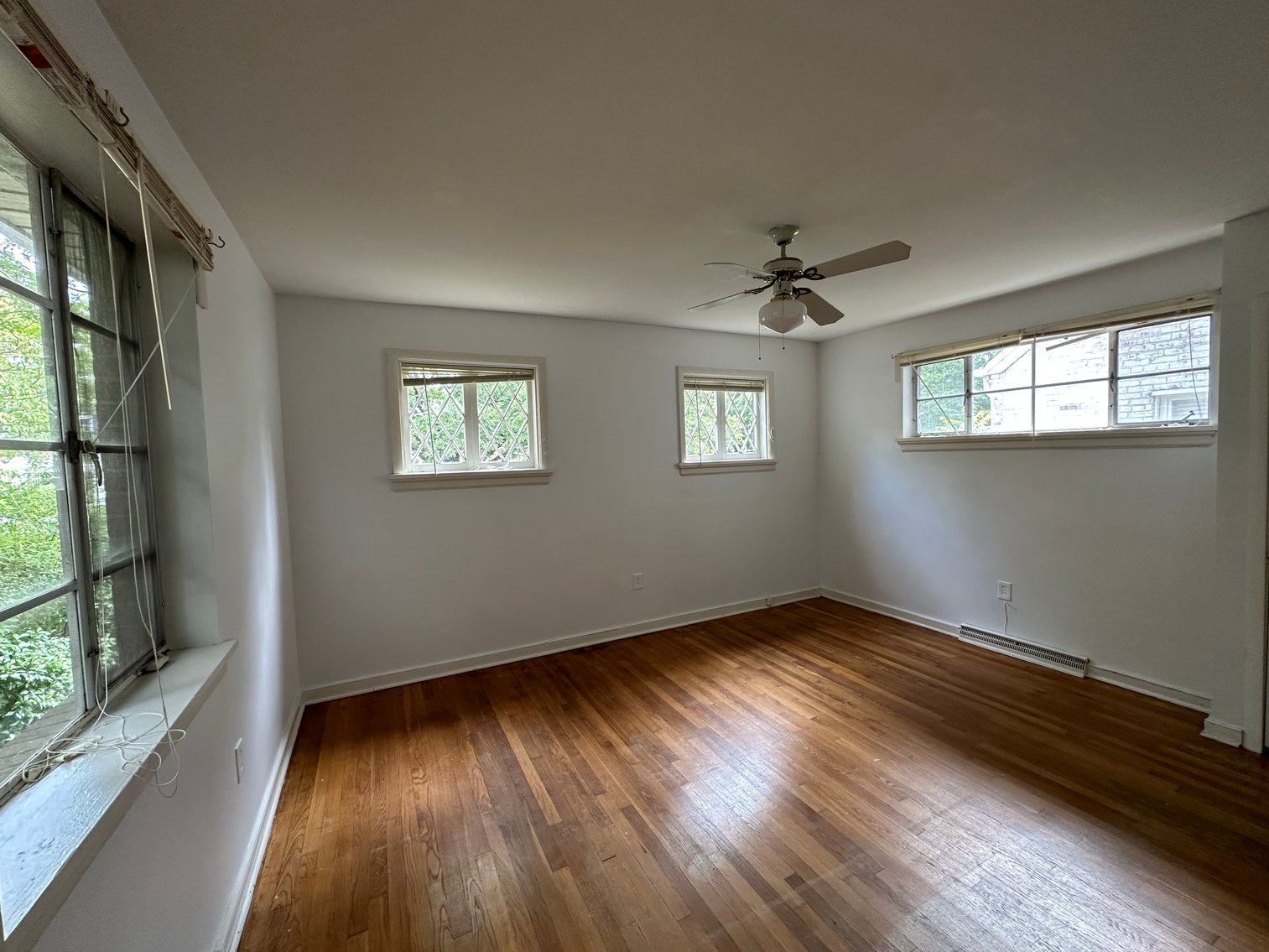 Image for 1 Bed/ 1 Bath Brick Rancher located in Willow Lawn; 4525 Fitzhugh Ave
