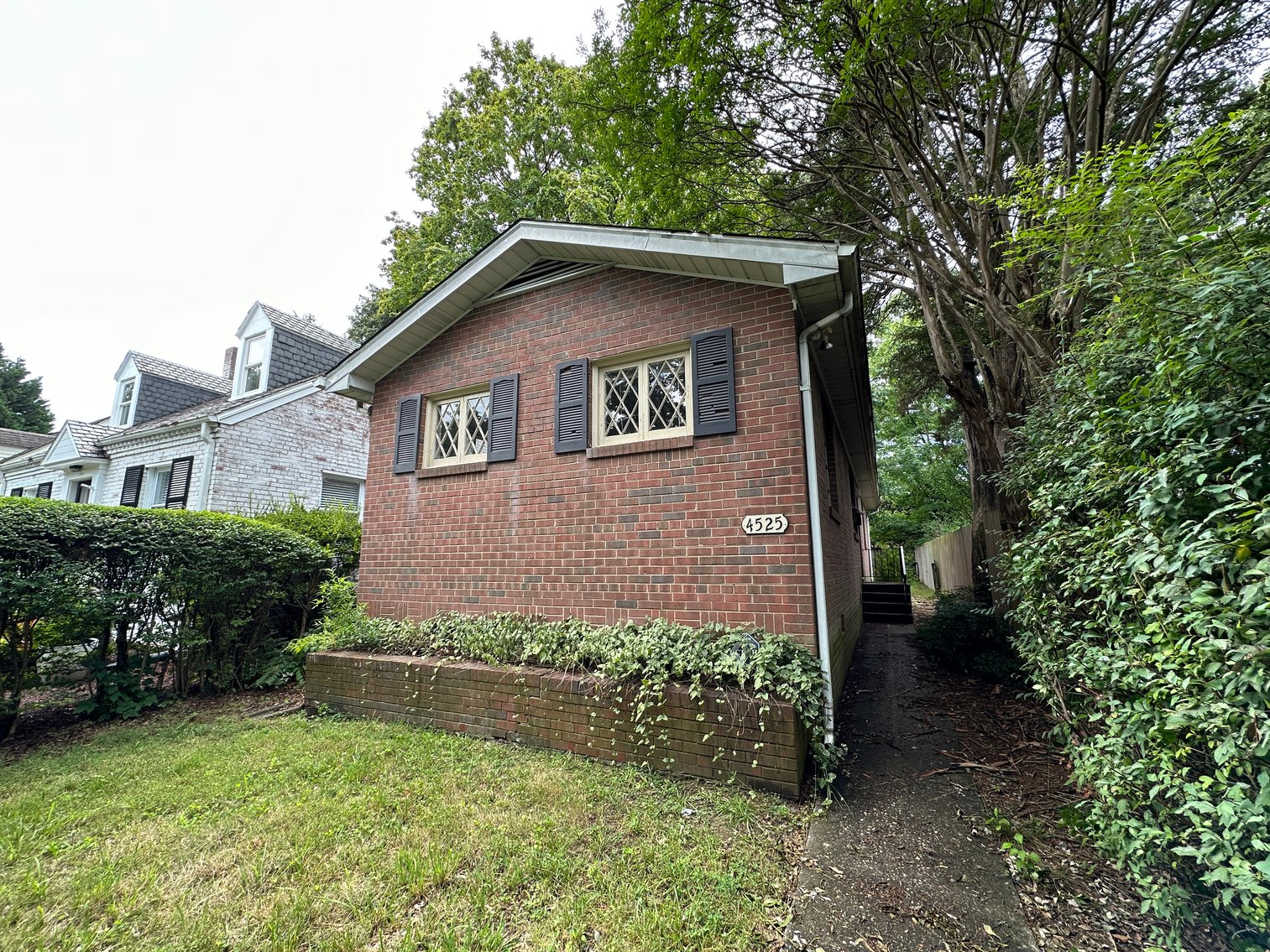 Image for 1 Bed/ 1 Bath Brick Rancher located in Willow Lawn; 4525 Fitzhugh Ave