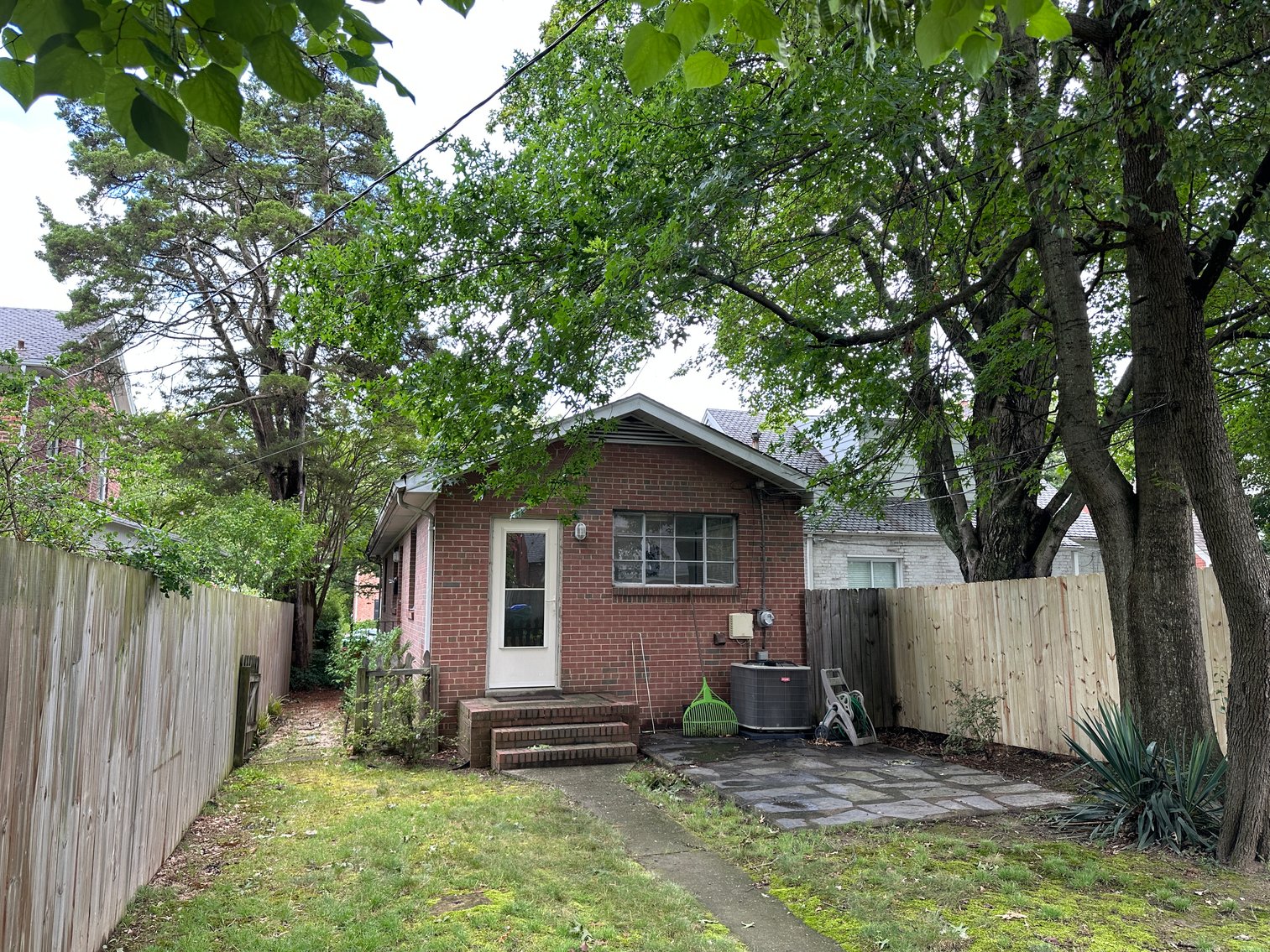 Image for 1 Bed/ 1 Bath Brick Rancher located in Willow Lawn; 4525 Fitzhugh Ave