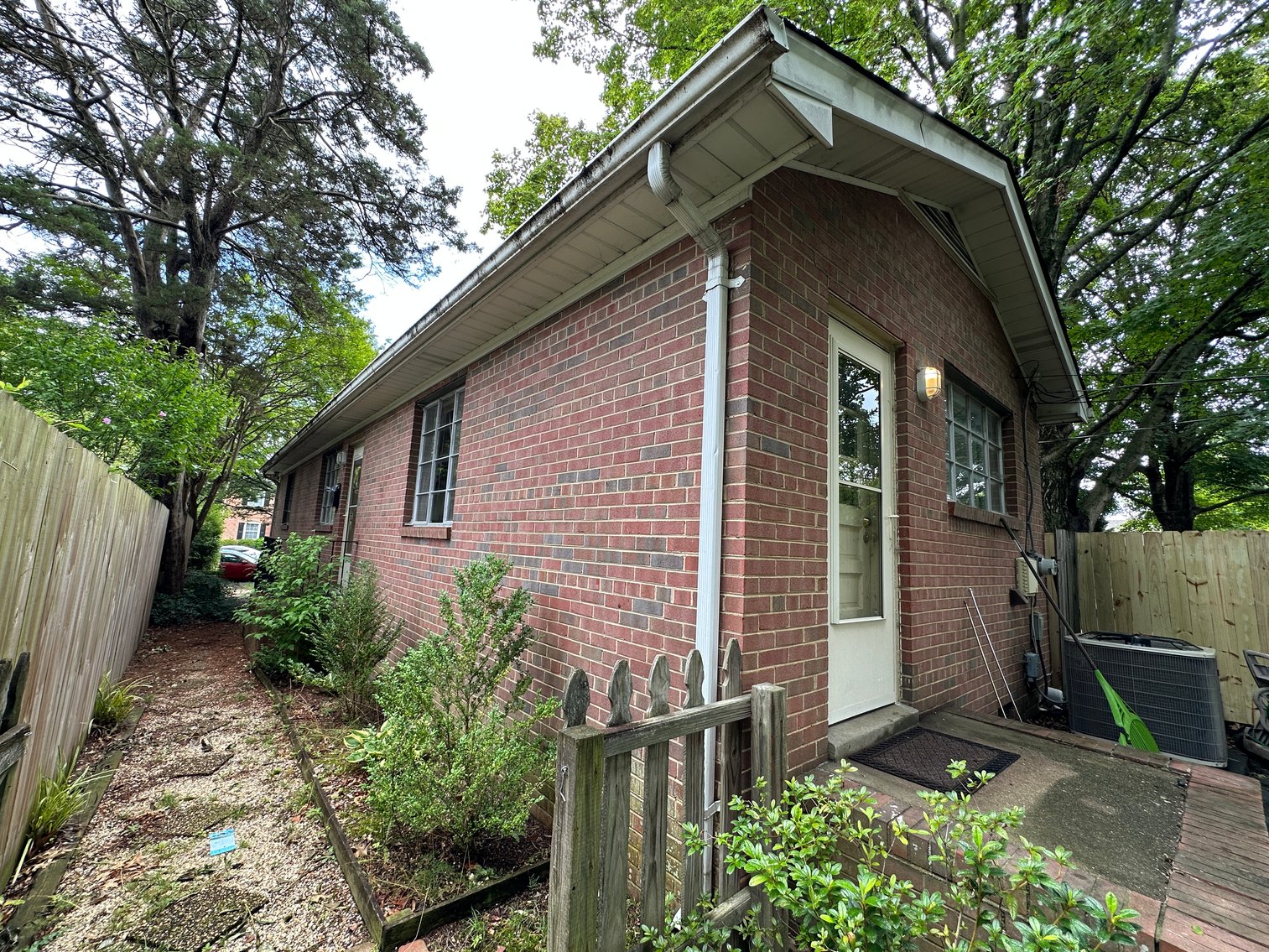Image for 1 Bed/ 1 Bath Brick Rancher located in Willow Lawn; 4525 Fitzhugh Ave