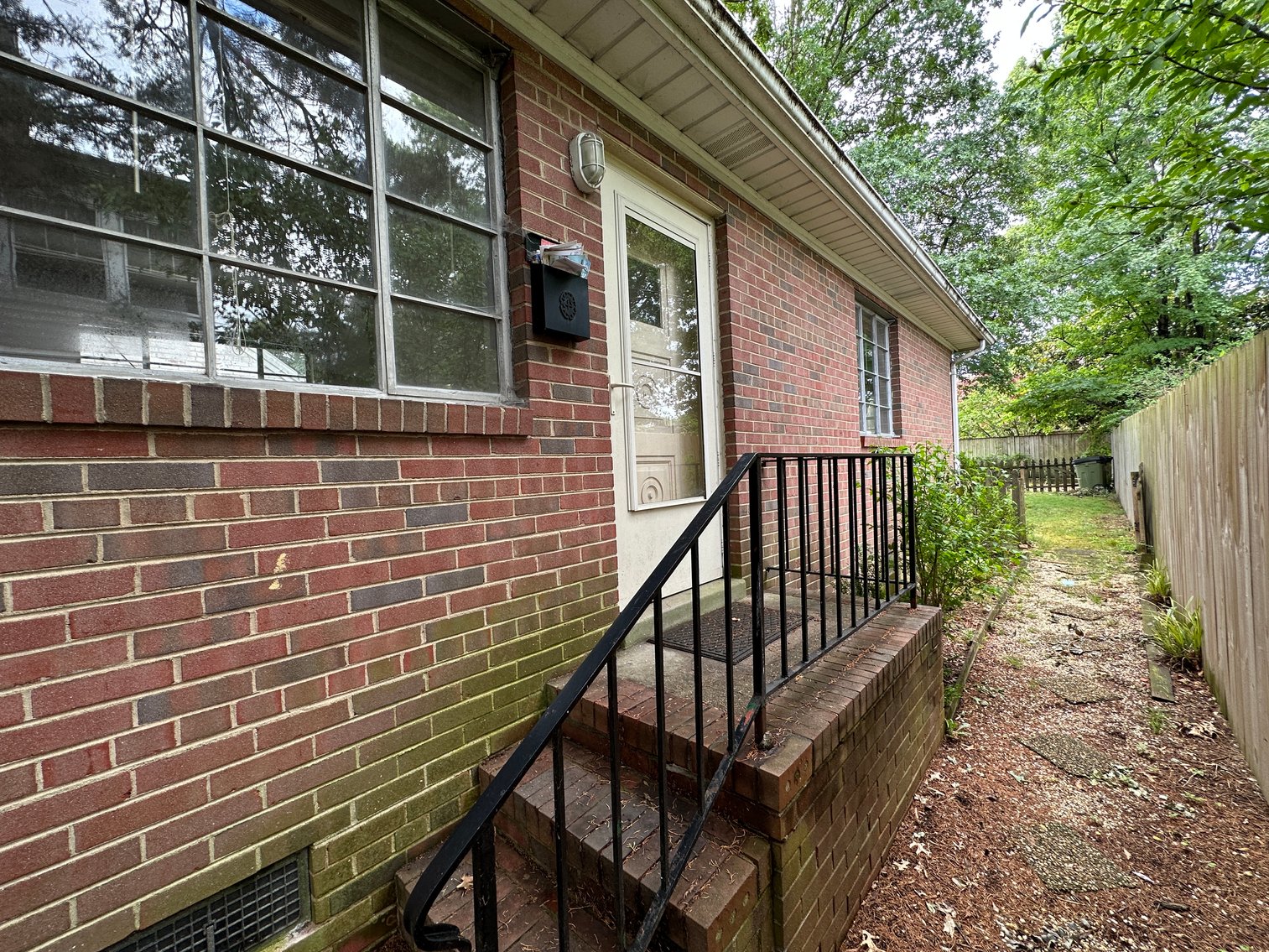Image for 1 Bed/ 1 Bath Brick Rancher located in Willow Lawn; 4525 Fitzhugh Ave