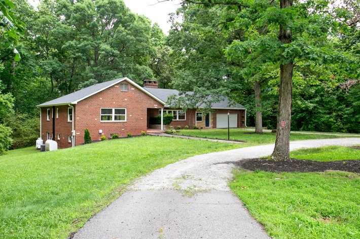 Image for Beautifully Renovated Brick Rancher on 1.33 Acres. 3 bed/ 3 bath, 2284 Sq.ft with an unfinished, 2000 +/-Sq.ft walkout basement.