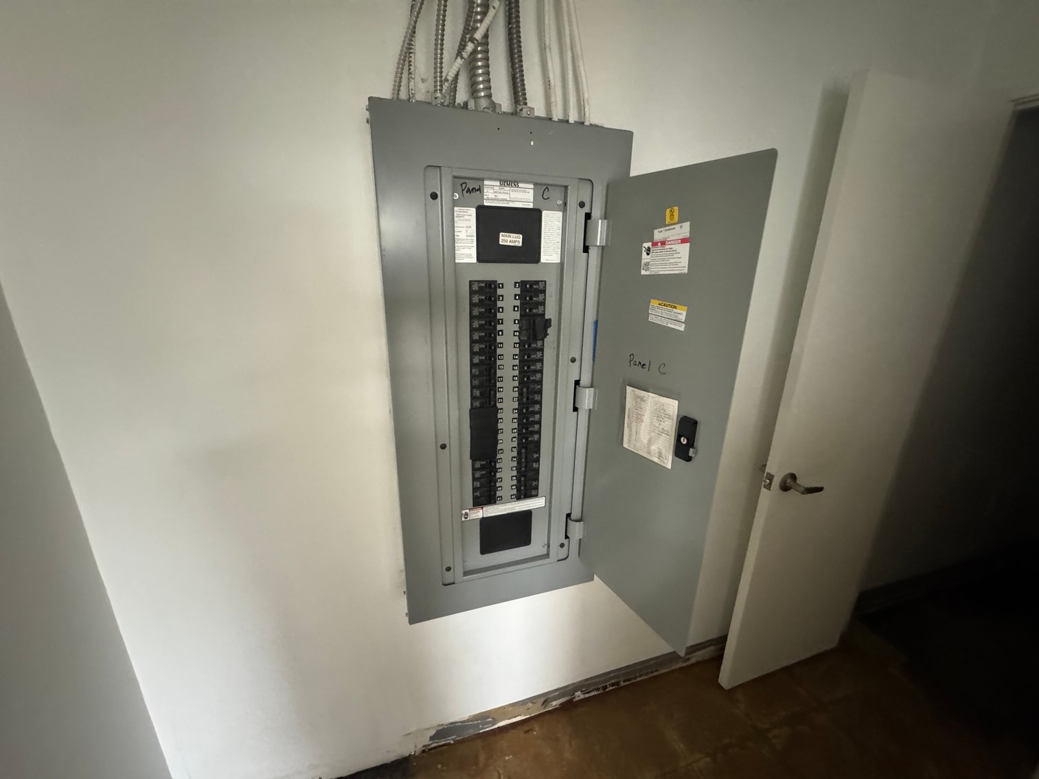 Image for Trustee Ordered Foreclosure Sale – Multi-Tenant Commercial Building – Income Producing – 1712 Clubhouse Rd, Reston, VA – Live & Online Auction