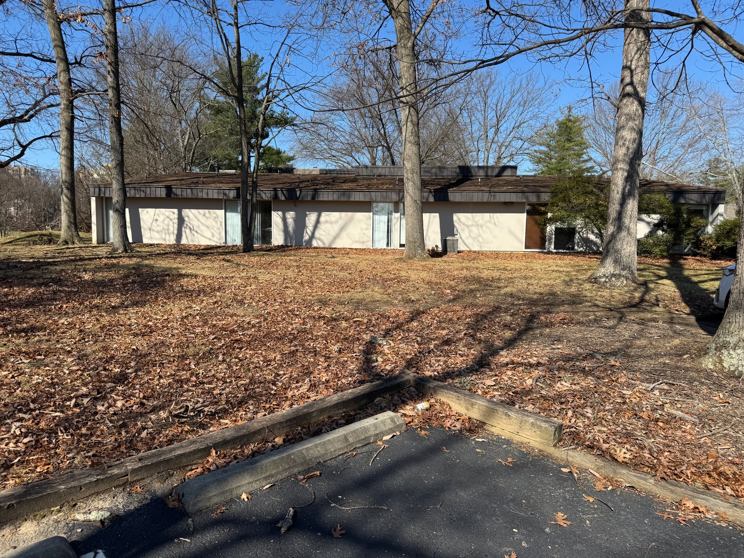 Image for Trustee Ordered Foreclosure Sale – Multi-Tenant Commercial Building – Income Producing – 1712 Clubhouse Rd, Reston, VA – Live & Online Auction