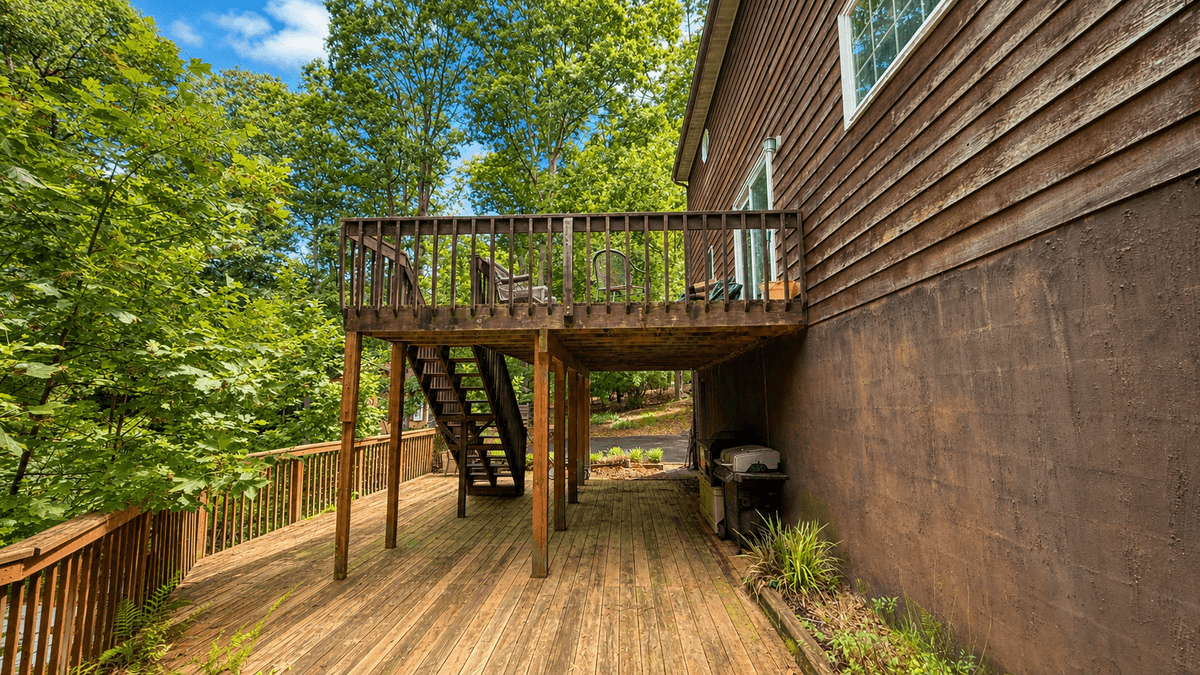 Image for Gated Lake Monticello Pool Home Auction - 5BR / 4BA / 3,370± SF + Finished Basement on 1.18± Acres.