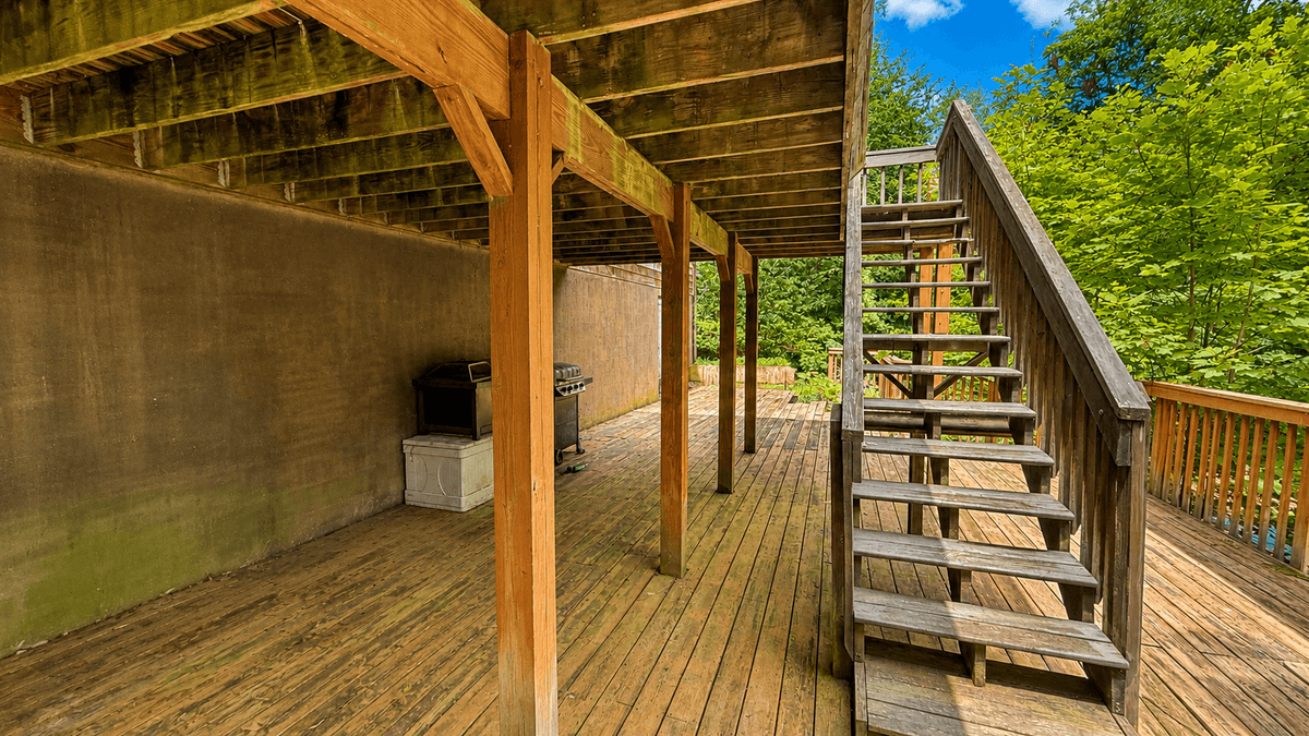Image for Gated Lake Monticello Pool Home Auction - 5BR / 4BA / 3,370± SF + Finished Basement on 1.18± Acres.