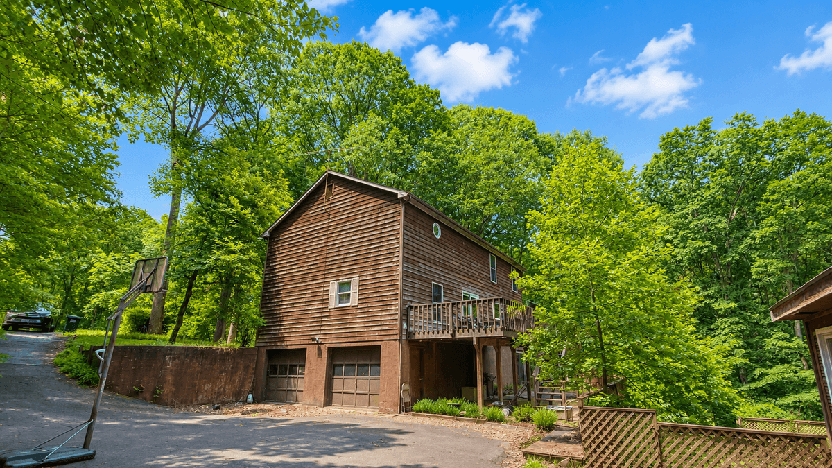 Image for Gated Lake Monticello Pool Home Auction - 5BR / 4BA / 3,370± SF + Finished Basement on 1.18± Acres.