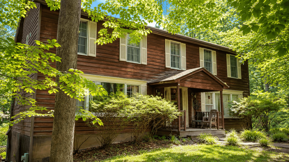 Image for Gated Lake Monticello Pool Home Auction - 5BR / 4BA / 3,370± SF + Finished Basement on 1.18± Acres.
