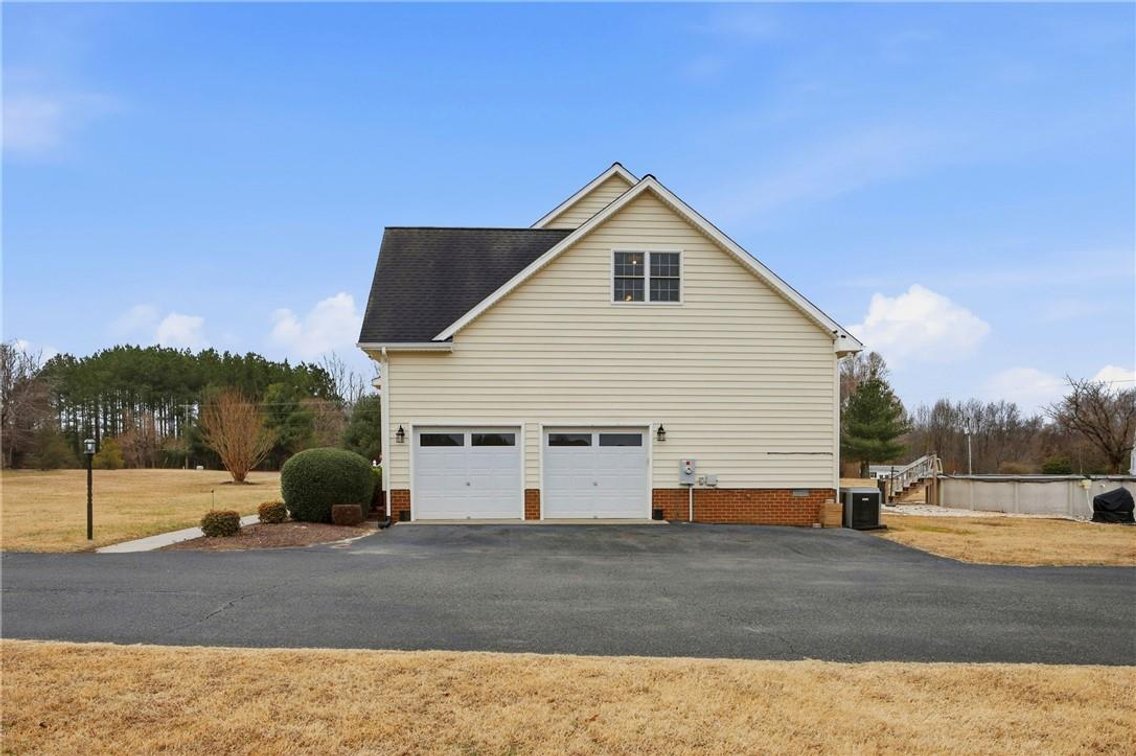Image for THE MEADOW VIEW ESTATE AUCTION Stately Colonial Home on 1.39± Acres with Wraparound Porch, Pool & 2-Car Garage Tappahannock, Virginia