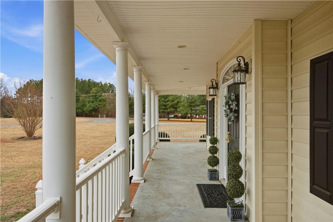 Image for THE MEADOW VIEW ESTATE AUCTION Stately Colonial Home on 1.39± Acres with Wraparound Porch, Pool & 2-Car Garage Tappahannock, Virginia