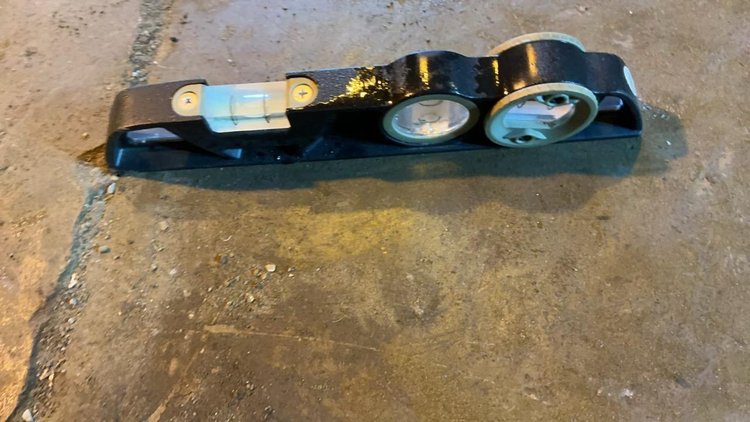 Levels and Pulley Puller Ram