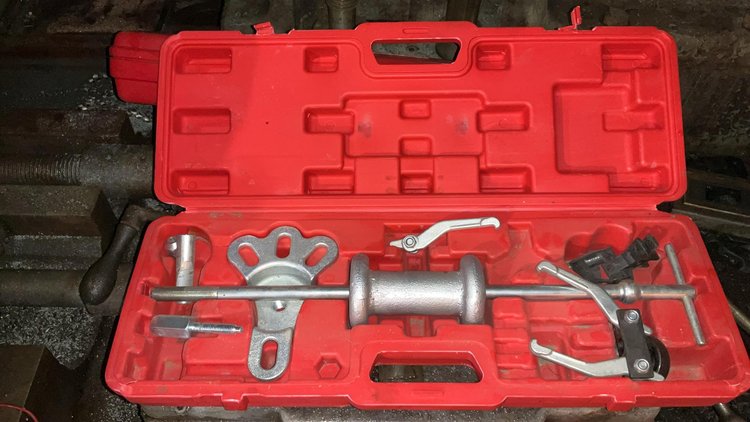 Levels and Pulley Puller Ram