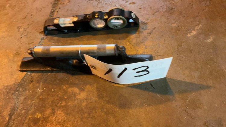 Levels and Pulley Puller Ram