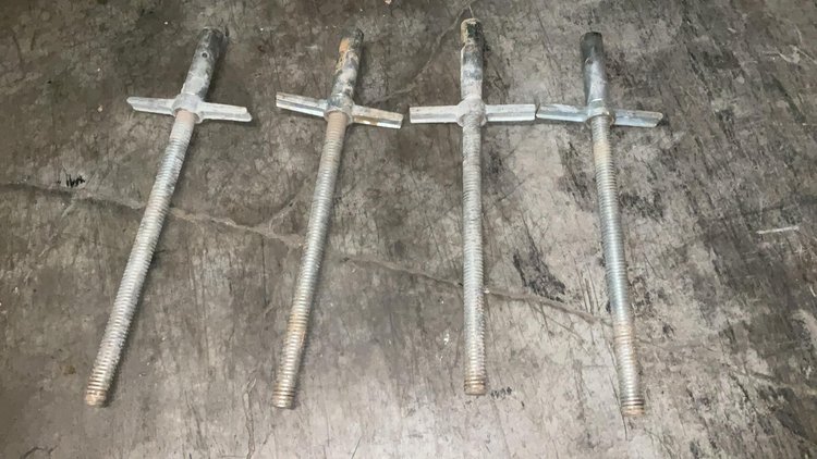Scaffold Leveling Screws
