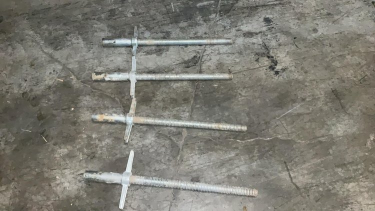 Scaffold Leveling Screws