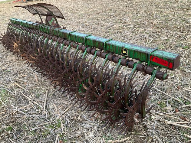 John Deere 400 Rotating harrow