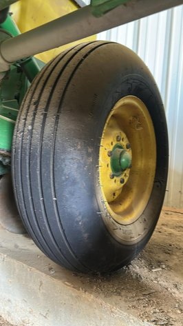 John Deere 1720 Planter