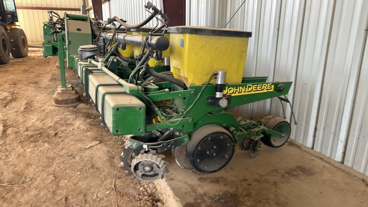 John Deere 1720 Planter