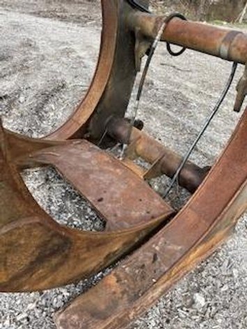2 Log Grapples
