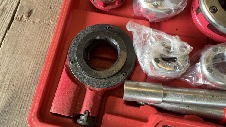 Pipe Threading Tools