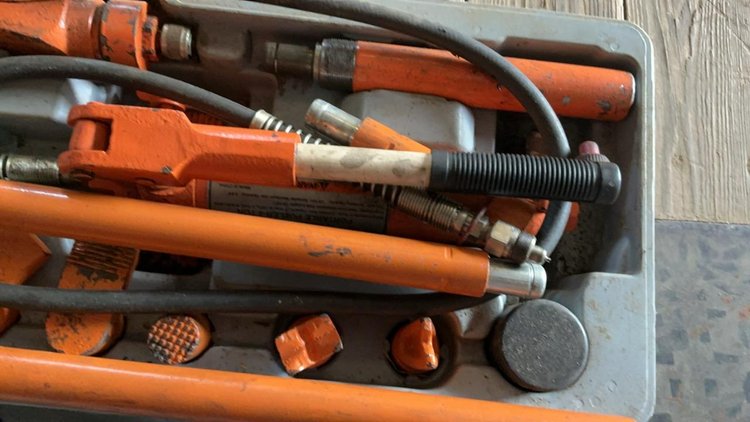 Central Hydraulics Portable Puller