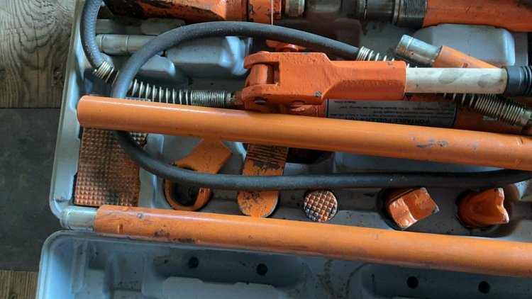 Central Hydraulics Portable Puller