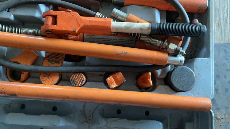 Central Hydraulics Portable Puller