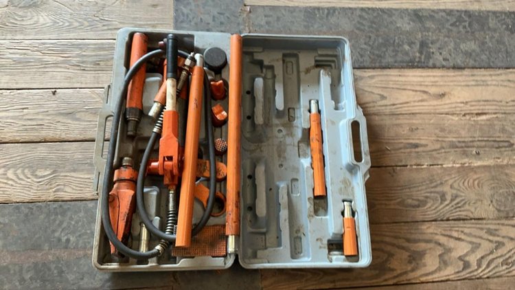 Central Hydraulics Portable Puller