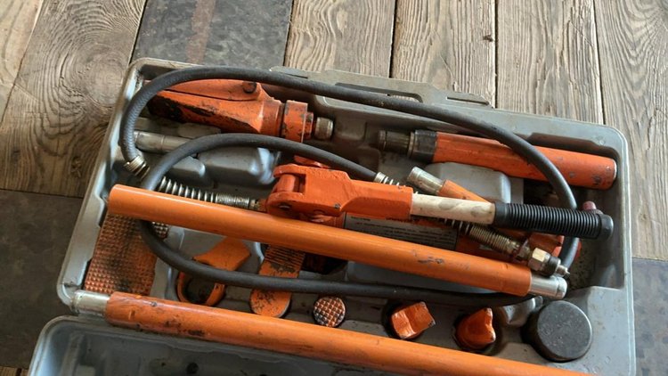 Central Hydraulics Portable Puller