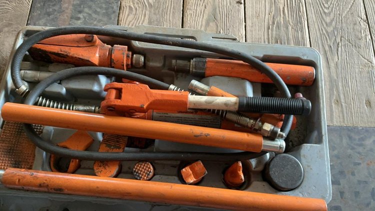 Central Hydraulics Portable Puller
