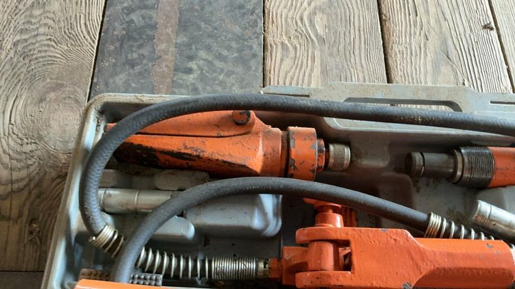 Central Hydraulics Portable Puller