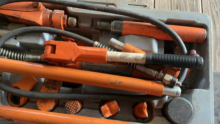 Central Hydraulics Portable Puller