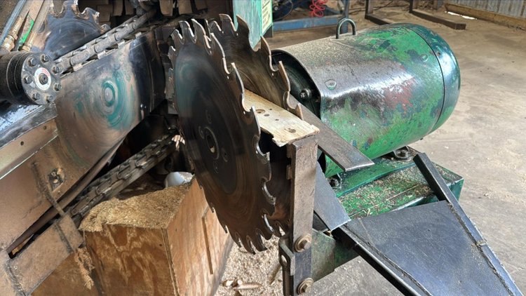 Pendu Slab Edger - County Line Wood Processing